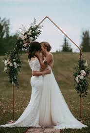 Une Pincee D Amour Lesbian Wedding Photos Lesbian Wedding Photography Lesbian Bride
