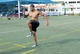 12 dynamic stretches football players