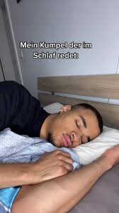 Fahrgäste steigen aus und ein, gepäckträger tragen die koffer der reisenden. Freund Hashtag Videos Bei Tiktok