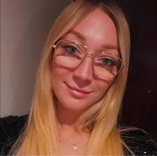 Hello, does anyone is or know someone who teach singing ? It's for my 8 and  half year old daughter. Looking for recommendations 👍