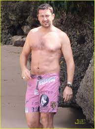 Gerard Butler Finally Shirtless! – Naked Male celebrities