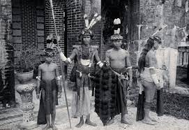 Nowadays, most of the iban longhouses are equipped with modern facilities such as electricity and water supply and other facilities such as (tar. File Sarawak Sea Dayaks With Weapons And Head Dresses Photograp Wellcome V0037431 Jpg Wikimedia Commons