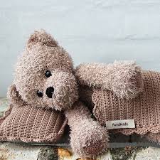 Ebay tolle decke und kissen handmade regenbogen. Go Handmade Hakelanleitung Teddy Mit Decke Und Kissen Braun Wollplatz De