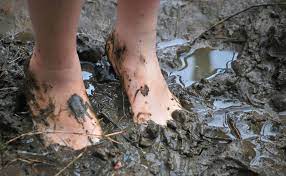 To spatter mud — разбрызгивать грязь. Get Ready To Play Dirty At Mud Bash In Mumbai This Weekend Times Of India Travel