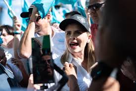 🇨🇷🗳️ La “Tercera República” anunciada por Laura Fernández abre un debate clave en #CostaRica. El 48.3% de los votos habilita continuidad política, pero no reformas institucionales profundas sin mayoría calificada. Te contamos