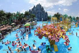 It combines rides, a zoo, the largest wave pool, and a cultural section that is a replica of the hue imperial city. Vietnamreise Fur Familien Aktivreise Mit Vielen Erlebnissen