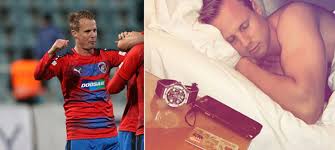 Limberský se choval jako kretén a kayamba jako superkretén. Zivot Podle Fotbalisty Limberskeho Hodinky S Diamanty Mobil Za Cenu Auta Blesk Sport