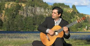 Con deshielos y desbordes el hombre se queda al borde de todas las inclemencias si apela a simple ciencia de superarse y crear guitarra llevame al mar para gritar de las olas no dejen la tierra sola únanse campo y ciudad hagan puentes de verdad con las manos bien tendidas y será menor la herida guitarra súbeme ya. Festival Internacional De Guitarra Arturo Gonzalez Quintana De Aysen El Mostrador