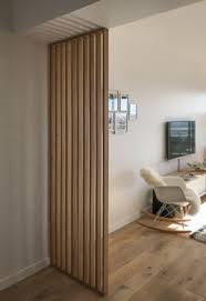 21 Idees De Claustra A Absolument Avoir Chez Soi Claustra Bois Interieur Deco Entree Maison Claustra Bois
