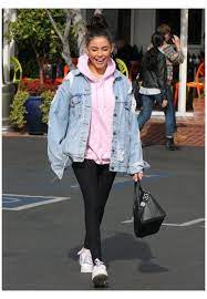 Best Oversized Denim Jacket Outfit Ideas 2020 Ripped Denim Jacket Outfit Rippe Jacket Outfit Women Oversized Denim Jacket Outfit Denim Jacket Outfit Women