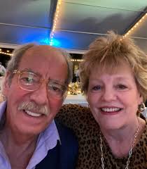 Hi all! It's been a while since I shared my pic 🤳(here is one with me and  my hubby at a recent wedding). Here are some fast facts using emojis. How  about