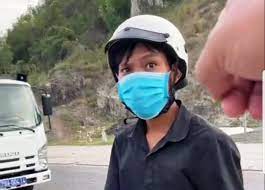 Trần văn em cho biết, ngay trong chiều ngày 19/7, anh được nhà hảo tâm giúp đỡ kiếm việc làm mới sau khi bất ngờ bị công ty cũ cho thôi việc. Jpezeh6aapiq4m