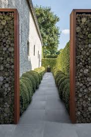 Ce logement au style unique tient son cachet de son mur extérieur en pierres apparentes. Les Nouvelles Dalles Design De Marlux Subliment La Vie En Exterieur Architectura Be
