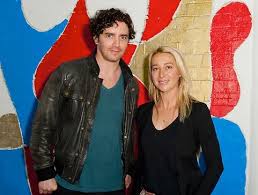 The offspring actress, 45, opened up about her starring role in the tv adaptation of liane moriaty's book nine perfect strangers as the cover star for marie claire 's july issue. Asher Keddie Dating Again Plus Natalie Portman Is Now Blonde Rescu