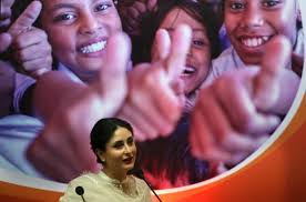 Kareena kapoor once spoke about her elder sister karisma kapoor's days of struggle as an actor. Bollywood S Kareena Kapoor Subject To Online Abuse Over Baby S Name Global Development The Guardian