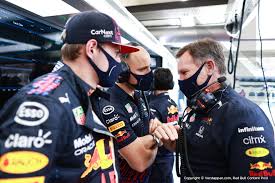 Lewis hamilton reageert in hongarije bij sky sports en spreekt over de situatie met max verstappen. Bletmz Gngudym