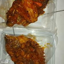Sajian populer yang banyak dipesan di sini adalah gurame saus padang. Ikan Gurame Saos Padang Besar Makanan Minuman Makanan Instan Di Carousell
