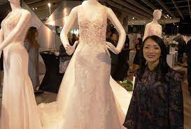 „linriehl bietet eine vielfältige auswahl an brautkleidern namenhafter designer und standesamtsmode in allen stilrichtungen sowie ball. Heute Eroffnung Lin Riehl Hochzeitshaus1 000 Brautkleider Auf 1 000 Quadratmetern Warten Auf Braute Buckeburg Lokal Buckeburg Lokal