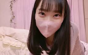 無修正ライブチャットで細身美人が放尿！無料動画で彼女のすべてを堪能！