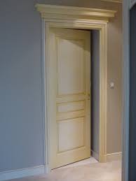 10 Moulures De Portes Decoration Ce Que Vous Devez Savoir Design De Salle De Bain Decoration Porte Interieur Habillage Porte