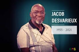 En mai 2015, claudy siar entame une action dans les locaux de tropiquesfm  7  face à la tentative de spoliation du financier stephane mouangué qui décide de vendre ses parts de la société. Piaf1kavq4rv5m
