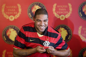 Adriano, l'ex attaccante brasiliano di inter e roma, è stato inserito nella walk of fame del maracanà, il tempio del calcio brasiliano. Adriano E Il Nuovo Direttore Vendite Di Adidas Football Brasil Calcio E Finanza