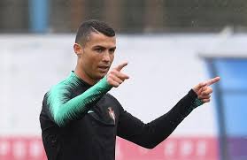 Seleção portuguesa de futebol ‏) هو ممثل البرتغال الرسمي في رياضة كرة القدم، حيث تأسس تأسس اتحاد البرتغال لكرة القدم في عام 1914 ، وانضم إلى الفيفا في العام 1923. Ø¹ÙˆØ¯Ø© Ø±ÙˆÙ†Ø§Ù„Ø¯Ùˆ Ø¥Ù„Ù‰ Ù…Ù†ØªØ®Ø¨ Ø§Ù„Ø¨Ø±ØªØºØ§Ù„ Ø¨Ø¹Ø¯ ØºÙŠØ§Ø¨ 9 Ø£Ø´Ù‡Ø±