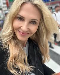 Hi my friends what's up I want to get married