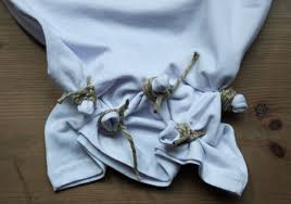 Diy crop top gebatikte fransentops selber machen bastelfrau. Batik Shirts Fur Alle Himbeer