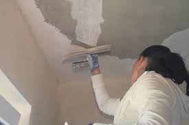 Betondecke Spachteln Anleitung Diybook De In 2020 Betondecke Decke Streichen Tipps
