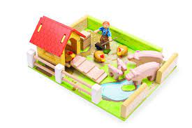 Le Toy Van Hog And Hen Pen Set With Farm Boy Jimmy Amazon Co Uk Toys Games Farm Toys Toys Wooden Playset
