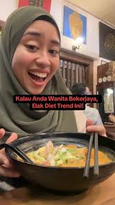 Dulu saya pun terjebak dengan semua diet trend ni 😂 As a doctor, I  should’ve known better kan? , Tapi bila saya tukar cara makan yang betul  untuk lifestyle saya, baru nampak result. , Kalau you wanita ...