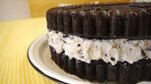White cake recipe for oreo cake created by diane baking powder, whole milk, vanilla extract, butter, butter, powdered sugar and 12 more oreo cake (cookies and cream cake) sugar spun run granulated sugar, unsalted butter, oreo cookies, salt, canola oil and 13 more How To Make A Giant Oreo Cake At Home Daily Mail Online
