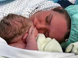 Nun lüftete sie das geheimnis um das geschlecht ihres babys. Esvq7zmomzsa8m