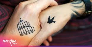 Sebuah tato jam tanpa tangan adalah salah satu tato penjara yang mungkin akan anda temukan. Tato Tribal Dan Gambar Tato Kecil Yang Unik Untuk Cewek