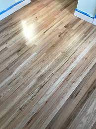 Oil based poly has an amber hue, whereas water based poly is clear.an oil based polyurethane will continue to amber and darken over time, while water based poly will remain clear for the lifetime of the hardwood floor. Water Based Polyurethane Unfinished