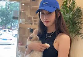 Jun 28, 2021 · 娛樂中心／綜合報導 說起周星馳，相信大家都不陌生！他是華語影壇的代表性人物之一，由於他主演的電影屢破票房紀錄，因此與成龍、周潤發並稱. å—†å³äº¦å‡¡ç‰™ç±¤ 2åˆ†é˜å°±äº†äº‹ ç¶²ç´…2åƒå­—æ€'çˆ†æ€§ç™–é‡'å¥ æˆ'çš„å¾ˆå¤§ ä½ å¿ä¸€ä¸‹ æ–°èž Dailyview ç¶²è·¯æº«åº¦è¨ˆ