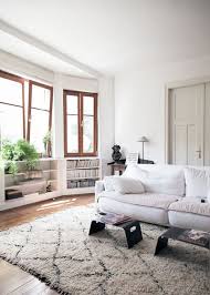 Deep blue and burnt orange are cozy autumnal colours that are great choices if you're redoing the living room. Furniture Living Room Soft White Cozy White Living Room An Apartment In Strasbourg Via Petit Papier Decor Object Your Daily Dose Of Best Home Decorating Ideas Interior Design Inspiration