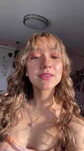 Isabella Knott's Instagram, Twitter & Facebook