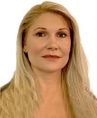 Vicki Cowell's Instagram, Twitter & Facebook