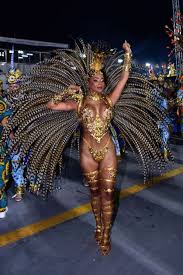 Carnaval: veja looks das rainhas de bateria no 2º dia de desfiles em SP