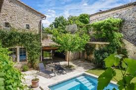 Provence Gardoise Somptueuse Propriete Splendid Property Reference Cyrielle Contacts 20 Rue Des Teinturiers Jolie Maison Belle Maison Maison En Provence