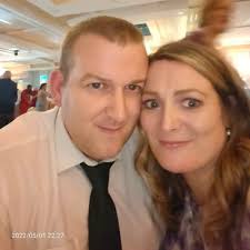 Úna O'Donnell (@unamuns)