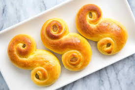 St Lucia Saffron Buns Recipe Swedish Lussekatter Rolls Simplyrecipes Com Recipe Saffron Buns Recipe Bun Recipe Saffron