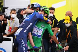 TdF: Cavendish zvíťazil a vyrovnal rekord Merckxa, v Top 3 aj Mörköv a  Jasper Philipsen