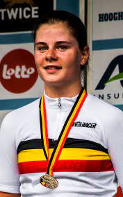 De antwerpse, die de kleuren verdedigde van een belgische selectie, finishte zowel in. File Lotte Kopecky 1435526118 Jpg Wikimedia Commons
