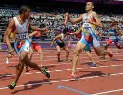 Cada atleta ocupa una calle o carril en la salida y no puede en ningún momento de la carrera invadir otra calle. Relevo 4 X 400 Metros Ecured