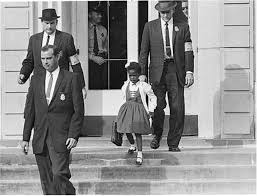 Biografia De Martin Luther King Wikipedia Us Marshals With Young Ruby Bridges On School Steps Ruby Bridges Wikipedia La Enciclopedia Libre Fotos Historicas Historia Afroamericana Fotos