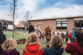 Momentum group creates and supplies contract textiles for corporate, hospitality and healthcare markets. Basisschool Momentum Plant Klimaatboom Foto Hln Be