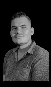 Vuelvo al Senado a seguir defendiendo a Colombia. Durante 20 años no hice  negocios, no busqué contratos ni favores. Mi único interés ha sido servirle  al país con decencia, seriedad y compromiso.